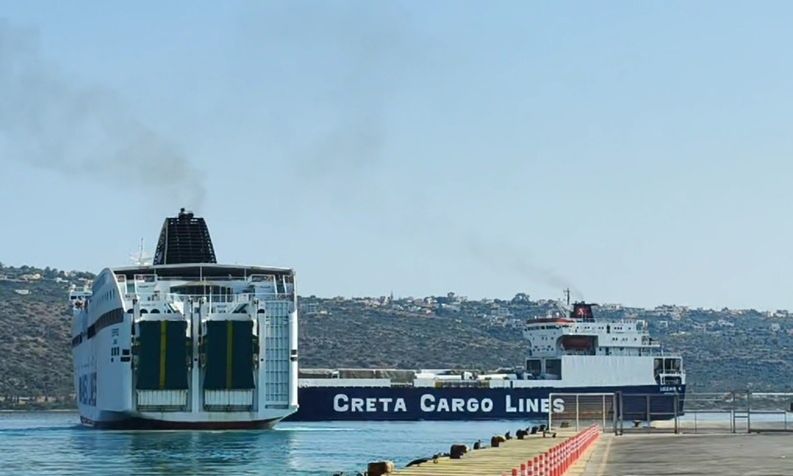 Σοβαρό ναυτικό ατύχημα στη Σούδα: Συγκρούστηκαν το «Έλυρος» και φορτηγό πλοίο