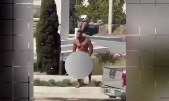 Συνελήφθη ο γυμνός τουρίστας στη Μύκονο – Τρεις αστυνομικοί χρειάστηκαν για να τον ακινητοποιήσουν