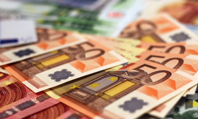 1751154-aa111cee-money-euro-xreos.jpg