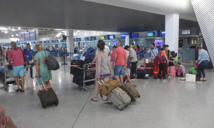 1751400-d484cc73-aerodromio-touristes.jpg