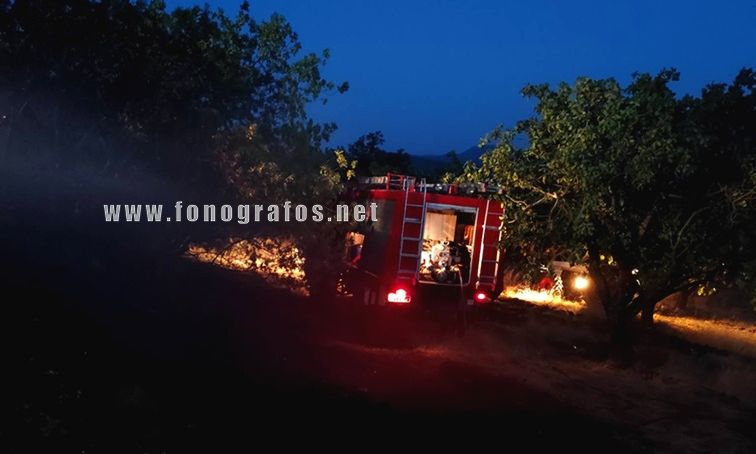 Καμένα Βούρλα: Φωτιά κοντά σε πρατήριο καυσίμων – Άμεση η επέμβαση της Πυροσβεστικής