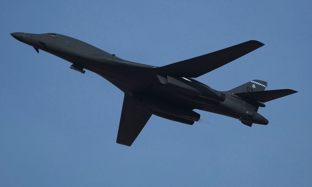 Οι ΗΠΑ επιστρατεύουν το βομβαρδιστικό B-1 καθώς εντείνουν τις επιθέσεις στο Ιράν