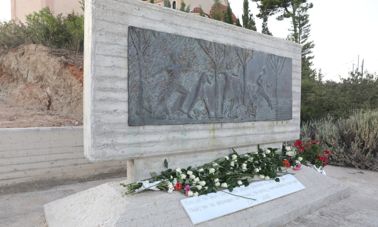 Μάτι: Ρίγη συγκίνησης στις εκδηλώσεις μνήμης για τα 104 θύματα – 8 χρόνια από την εθνική τραγωδία