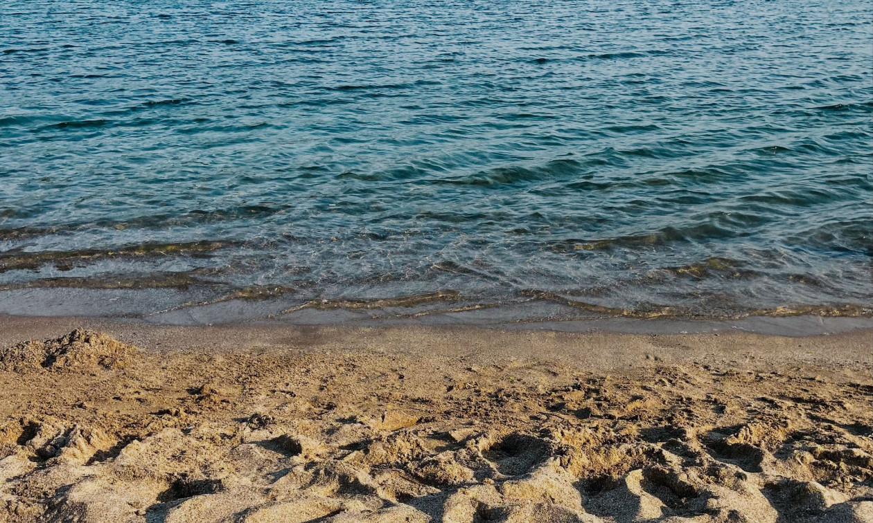 Βόλος: Συνελήφθη 45χρονος που θώπευε ανήλικη σε παραλία