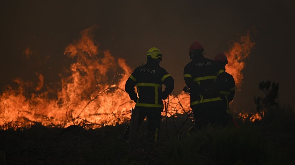 Ανεξέλεγκτες πυρκαγιές σε Ισπανία και Γαλλία: Νέες εκκενώσεις οικισμών και μάχη με τις φλόγες