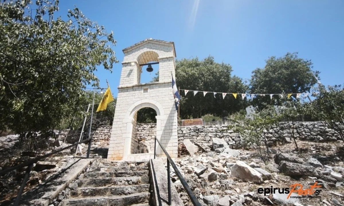 Άρτα: Το άγνωστο προσκύνημα στη «δρακότρυπα» της Αγίας Παρασκευής που στάζει νερό 2 μέρες τον χρόνο