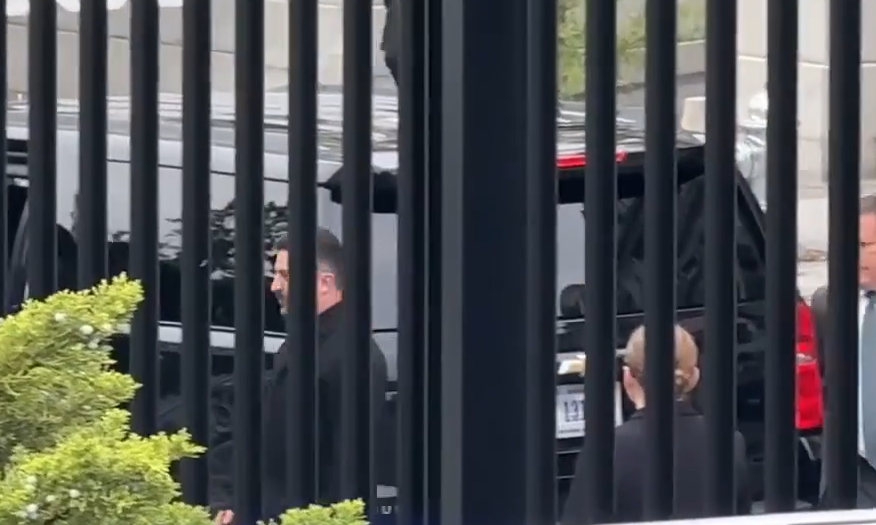 Στον Λευκό Οίκο ο Βολοντίμιρ Ζελένσκι με φόντο την κηδεία του Λίντσεϊ Γκράχαμ