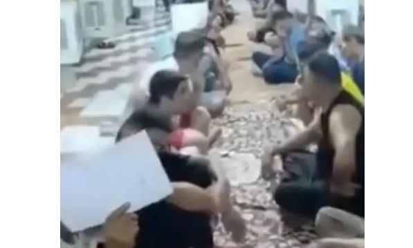 Συγκλονιστικό βίντεο: Ιρανοί φυλακισμένοι ράβουν τα χείλη τους σε απεργία πείνας