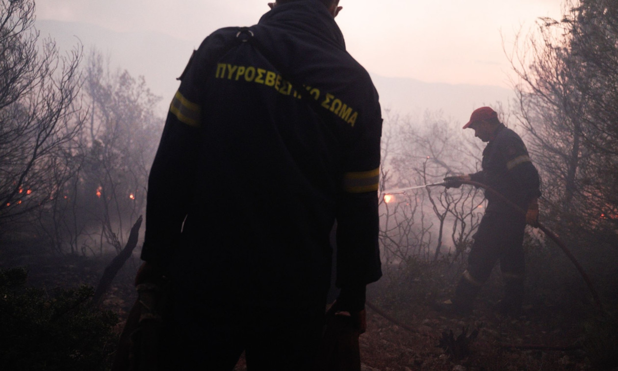 Φωτιά τώρα στο Κίτσι – Καίει κοντά σε εκκλησία