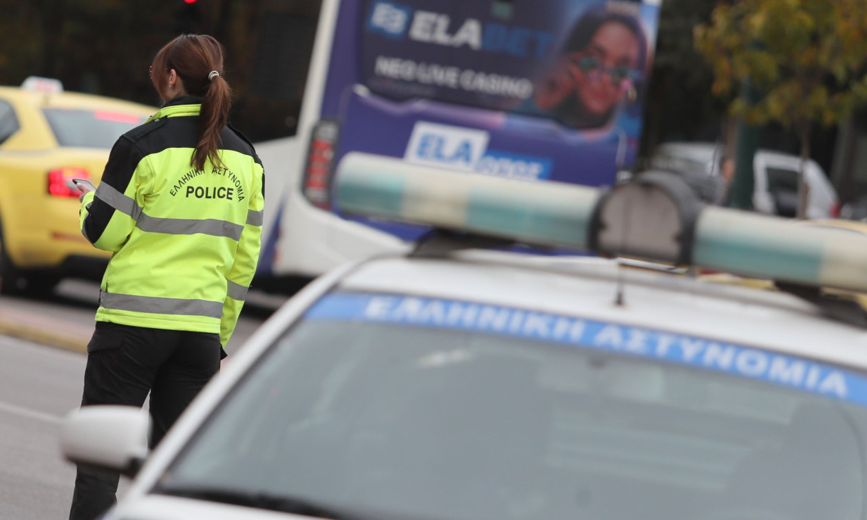 Νέα Σμύρνη: Αναστάτωση στην πλατεία – Αντιδήμαρχος παρεμπόδισε ελέγχους και έβρισε αστυνομικούς