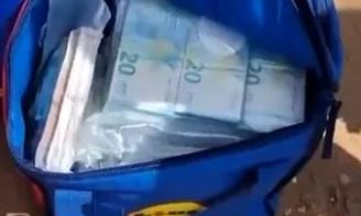 Απίστευτο περιστατικό σε παραλία: Ξεβράστηκαν 580.000 ευρώ – Πώς έφτασαν εκεί (video)