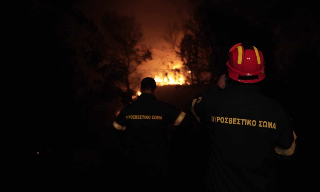 «Πολύ καλύτερη εικόνα παρουσιάζει η φωτιά στην Αιγιάλεια», λέει ο αντιδήμαρχος Πολιτικής Προστασίας
