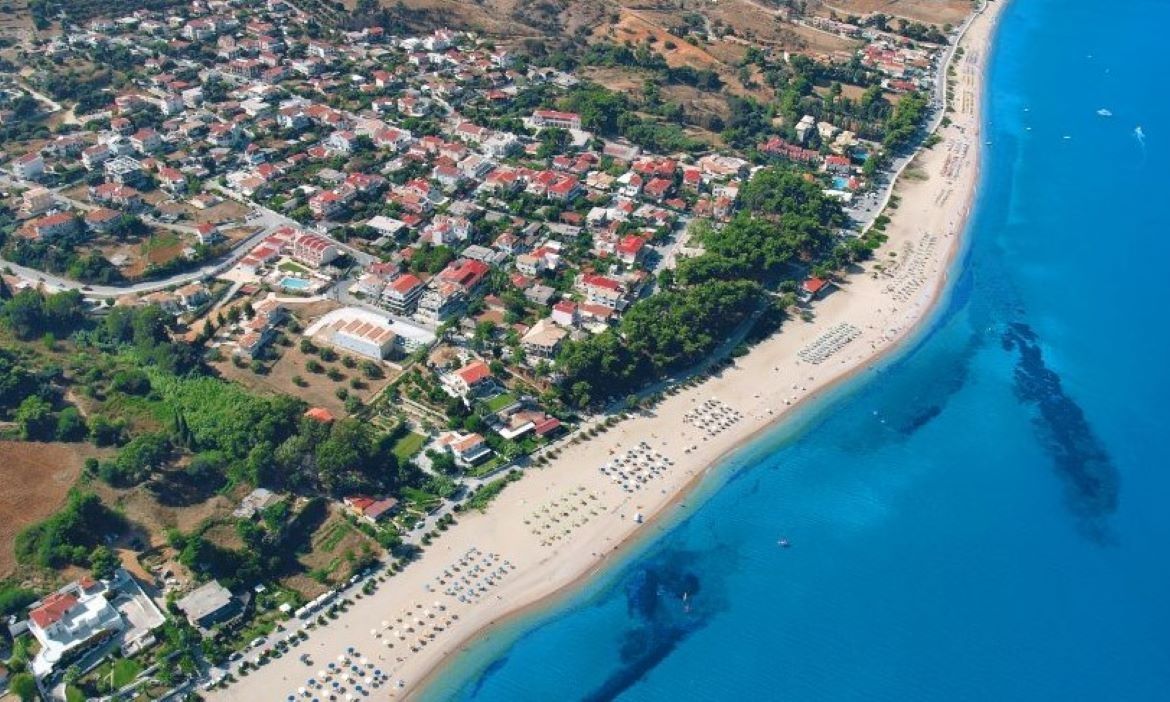 Κεφαλονιά: Αγώνας δρόμου για την αποκατάσταση της ηλεκτροδότησης – Προβλήματα σε περίπου 30 κολώνες