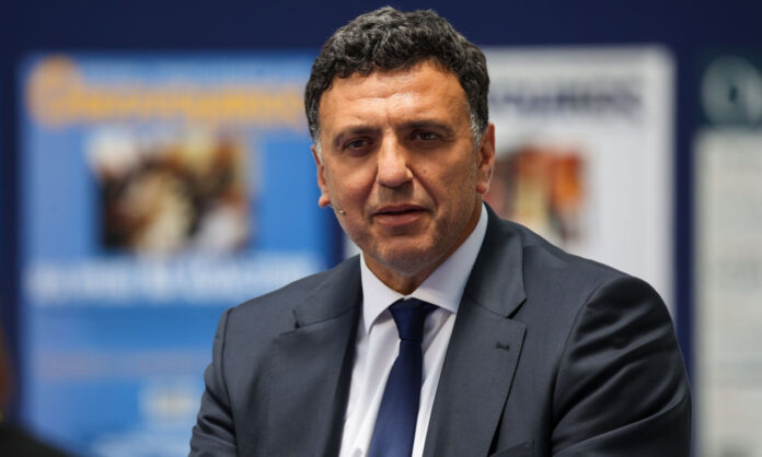 1754156-ea999606-vassilis-kikilias.jpg