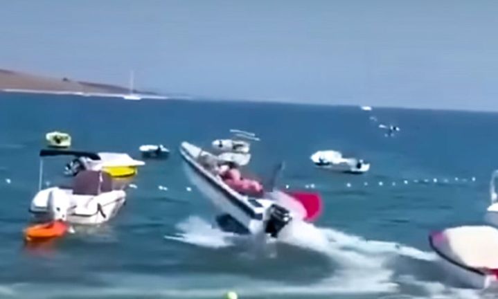 Νάξος: Χειριστής σκάφους τα έκανε… θάλασσα και «καβάλησε» δύο πλοιάρια – Βίντεο