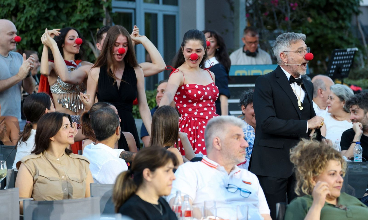 «Ανα – τίναξε την ανθισμένη αμυγδαλιά» στο Θέατρο Άλσος ΔΕΗ -Παράταση παραστάσεων για τον Σεπτέμβριο