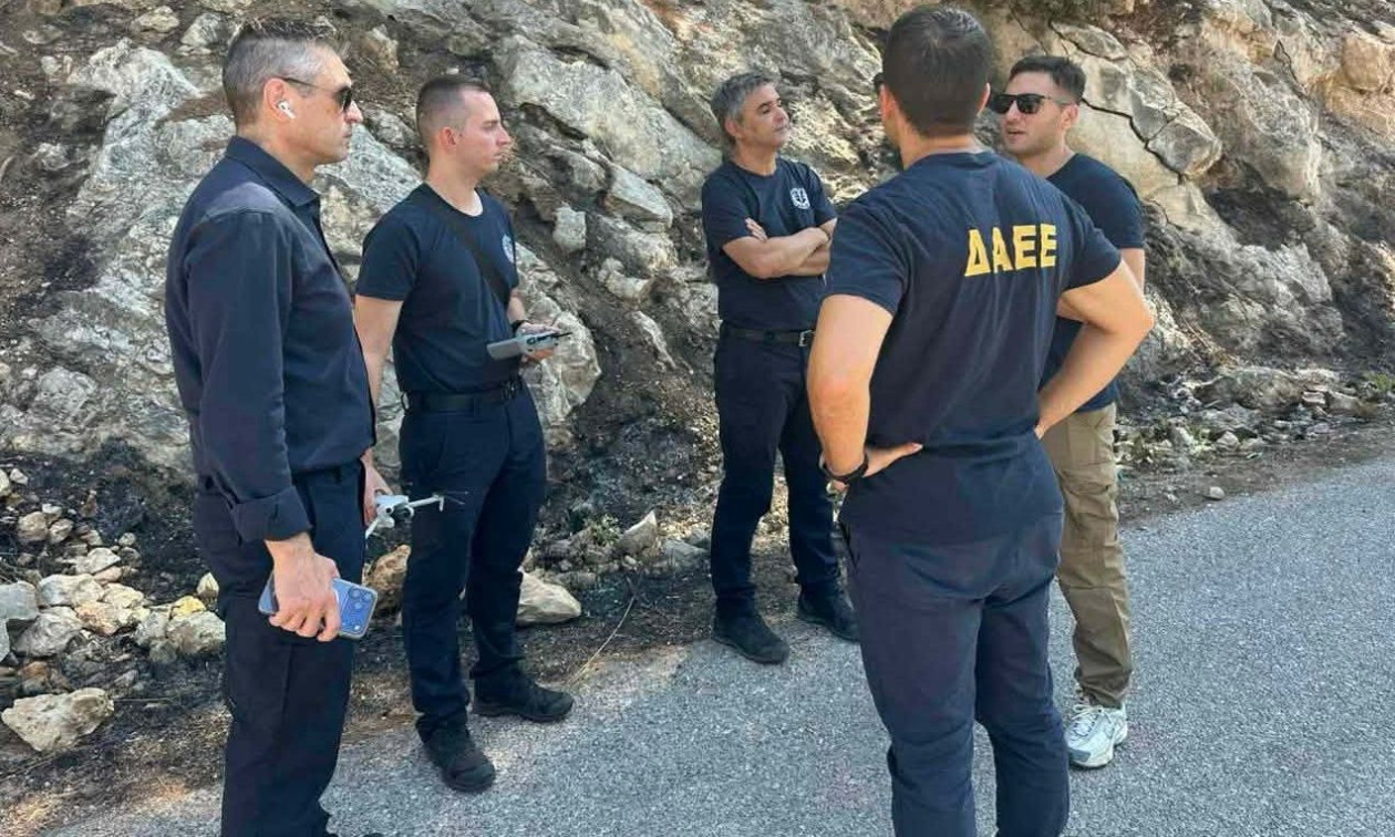 Αυτοψία της Δ.Α.Ε.Ε. στο σημείο πτώσης των δύο ελικοπτέρων στην Ψάθα με τη συνδρομή drone