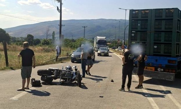 Σοβαρό τροχαίο στη Λάρισα: Νταλίκα συγκρούστηκε με μοτοσικλέτα στα Ψυγεία Αγιάς
