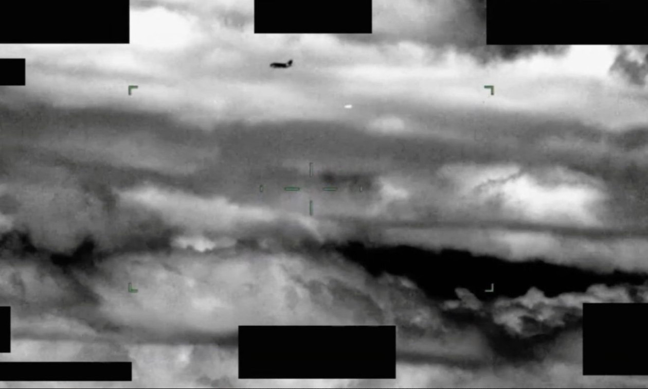 Αρχεία UFO: Νέα ανατριχιαστικά βίντεο  – Αθόρυβα ιπτάμενα τρίγωνα και «αιωρούμενo» ανθρώπινo σώμα