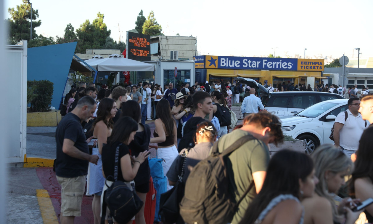 Κορυφώνεται η έξοδος του Αυγούστου: Πάνω από 129.000 ταξιδιώτες έφυγαν από τα λιμάνια της Αττικής