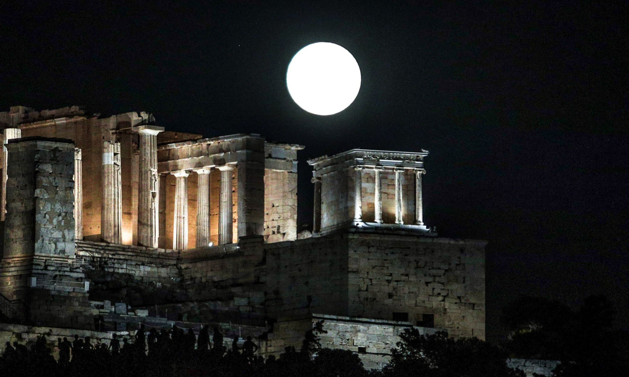 Πανσέληνος Αυγούστου: Πότε θα δείτε το λαμπρότερο φεγγάρι του έτους – Οι εκδηλώσεις σε μνημεία