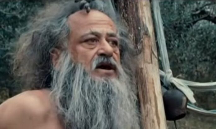 1755527-ab6dff17-screenshot-of-129-nikos-kalogeropoylos-skhnh-apo-thn-tainia-oi-ippeis-ths-pyloy-youtube.jpg