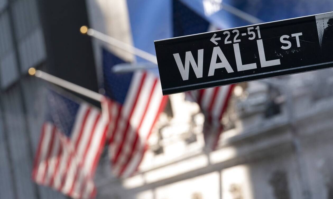 Wall Street: Μικρές απώλειες μετά τα ρεκόρ – Στο επίκεντρο Στενά του Ορμούζ και πληθωρισμός