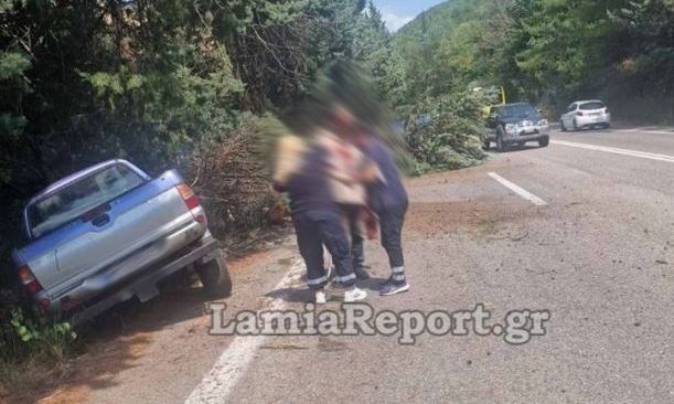 Σοβαρό τροχαίο στη Λαμία: Αγροτικό όχημα βγήκε εκτός δρόμου και έριξε δύο δέντρα – Εικόνες