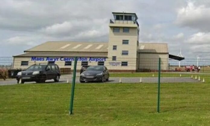 1756547-8f000633-caernarfon-airport.jpg