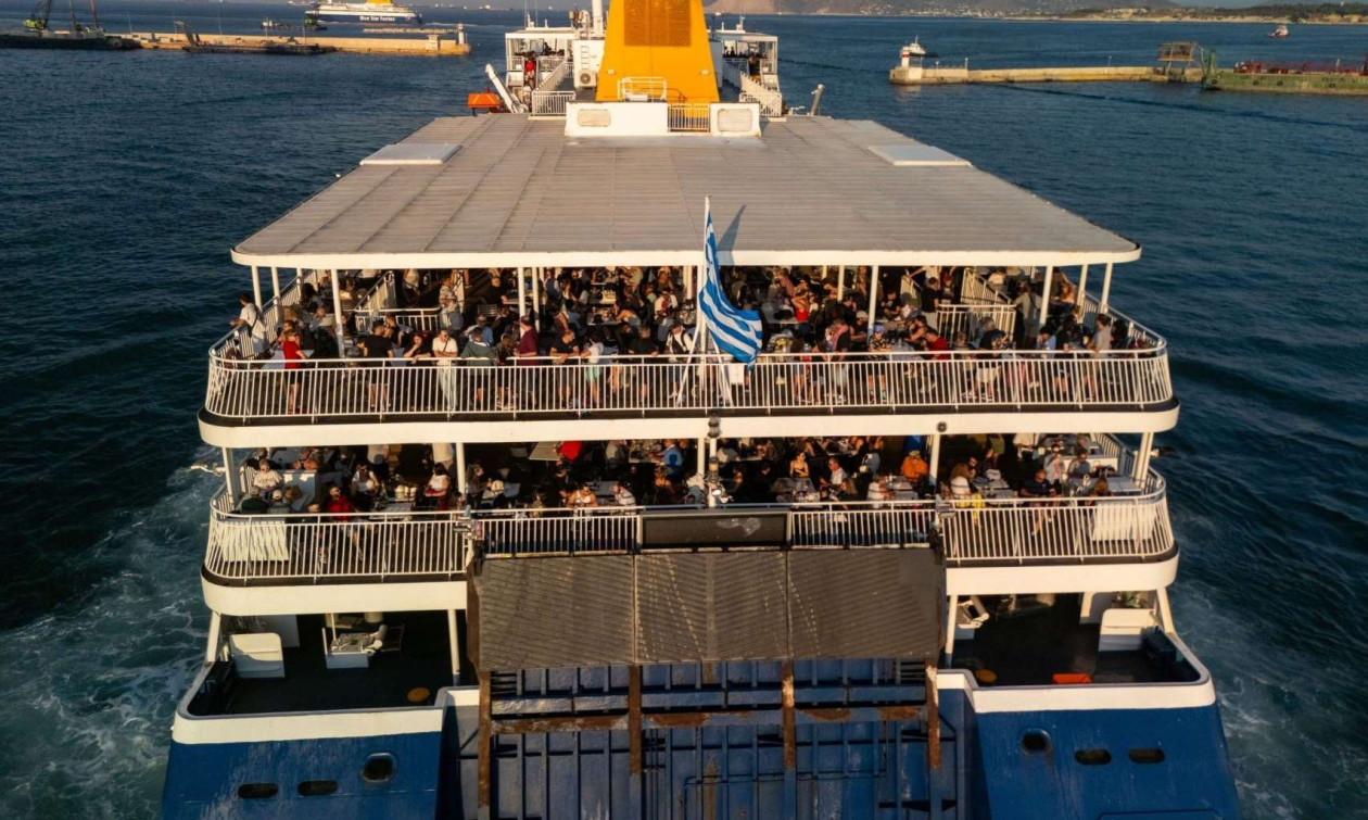Αυξημένη η έξοδος από τα λιμάνια της Αττικής παρά το απαγορευτικό και τις τροποποιήσεις
