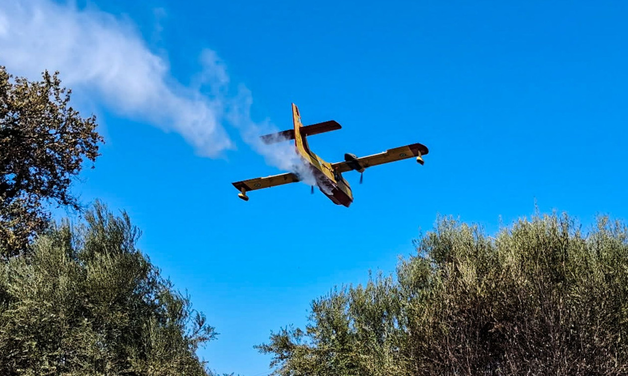 Φωτιά στη Σκύρο: Μήνυμα από το 112 για εκκένωση του Αγίου Φωκά