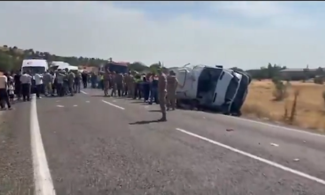 Τουρκία: Πολύνεκρο τροχαίο με επτά νεκρά μέλη της ίδιας οικογένειας – Πήγαιναν με βαν σε αρραβώνα