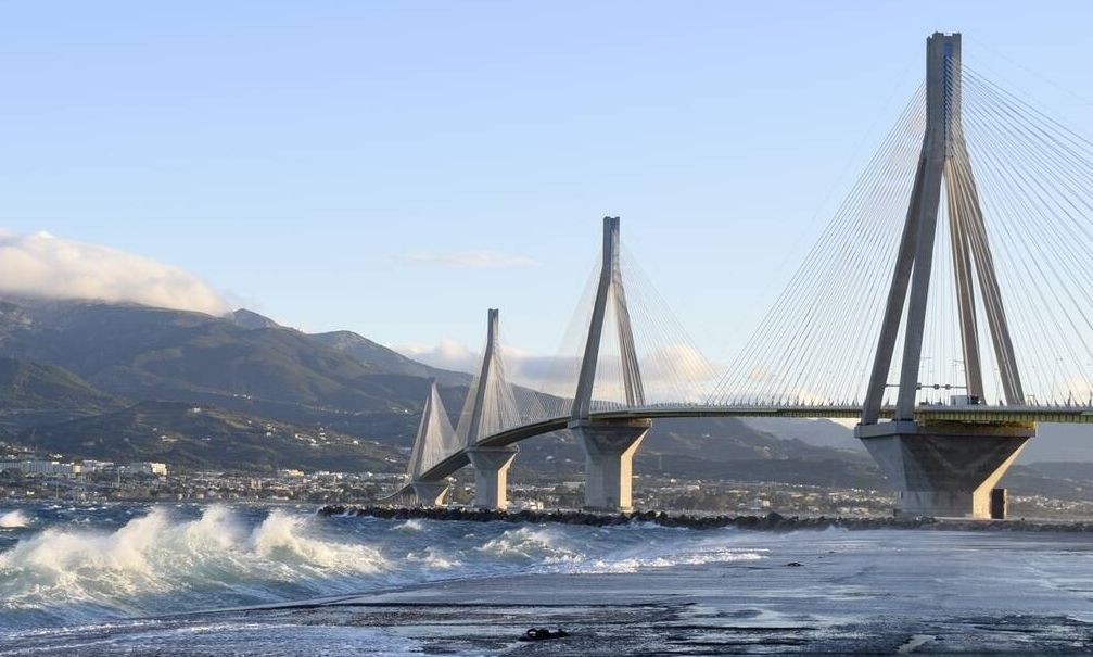 Ρίο: Προσάραξε θαλαμηγός με 5 επιβάτες – Συναγερμός στο λιμενικό