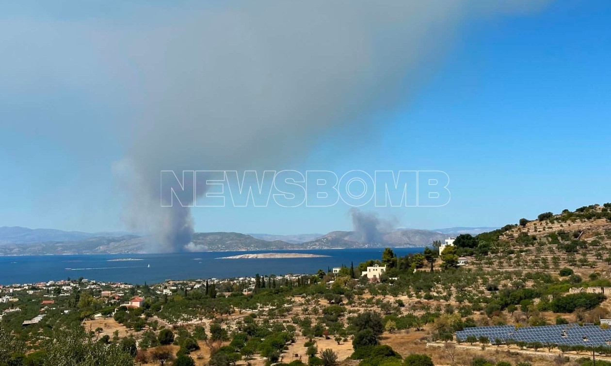 Μεγάλη φωτιά στη Σαλαμίνα: Δύο πύρινα μέτωπα – Πολύ κοντά σε σπίτια οι φλόγες – Μπαράζ 112