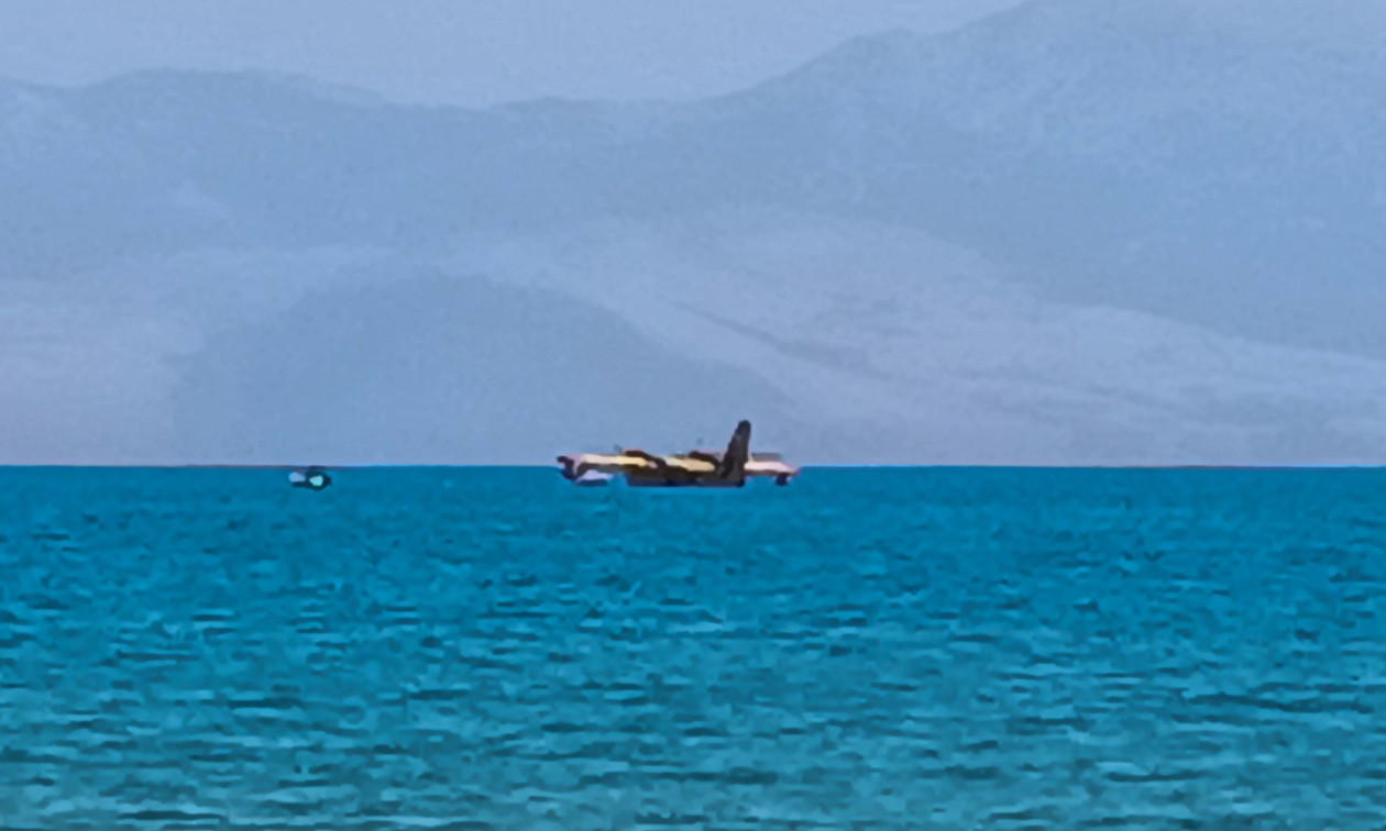Αναγκαστική προσθαλάσσωση πυροσβεστικού αεροσκάφους στον Αστακό