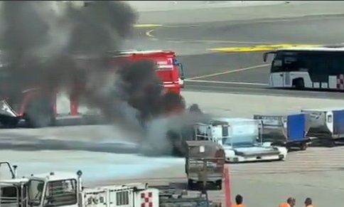 Τρόμος πριν την πτήση στο Μιλάνο: Άρπαξαν φωτιά οι αποσκευές πριν φορτωθούν στο αεροσκάφος