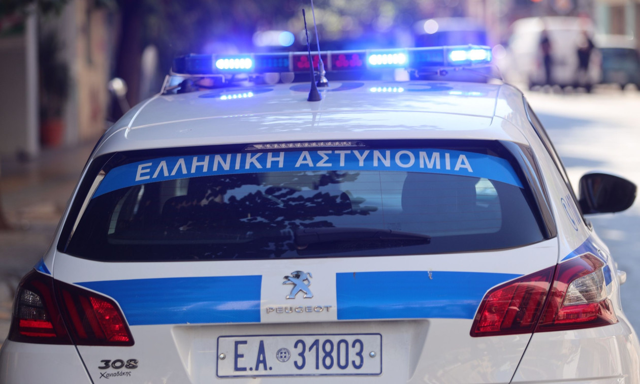 Ρομά εισέβαλαν στο Αστυνομικό Τμήμα Πηνειού για να απελευθερώσουν άλλον Ρομά
