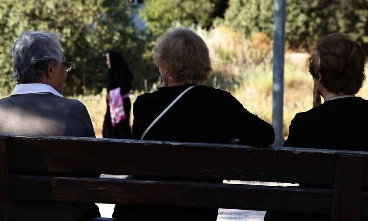 Συντάξεις:  Στο τραπέζι η μείωση της ΕΑΣ – Ποιοι συνταξιούχοι θα κερδίσουν έως 671 ευρώ τον χρόνο
