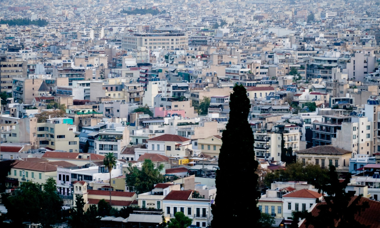 Πρόγραμμα «Ανακαινίζω»: Πώς θα ενταχθούν 20.000 κλειστά ακίνητα στην αγορά