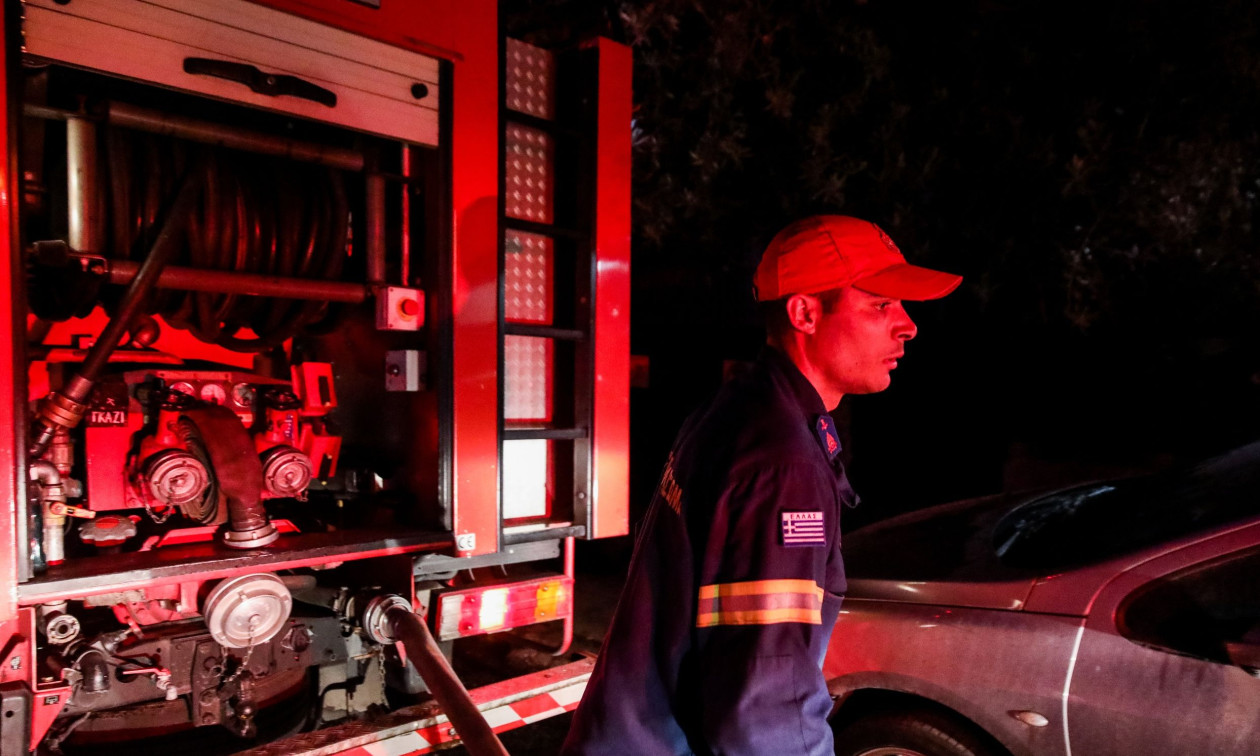 Κερατέα: Φωτιά σε ηλεκτρικό αυτοκίνητο στη λεωφόρο Αθηνών-Σουνίου