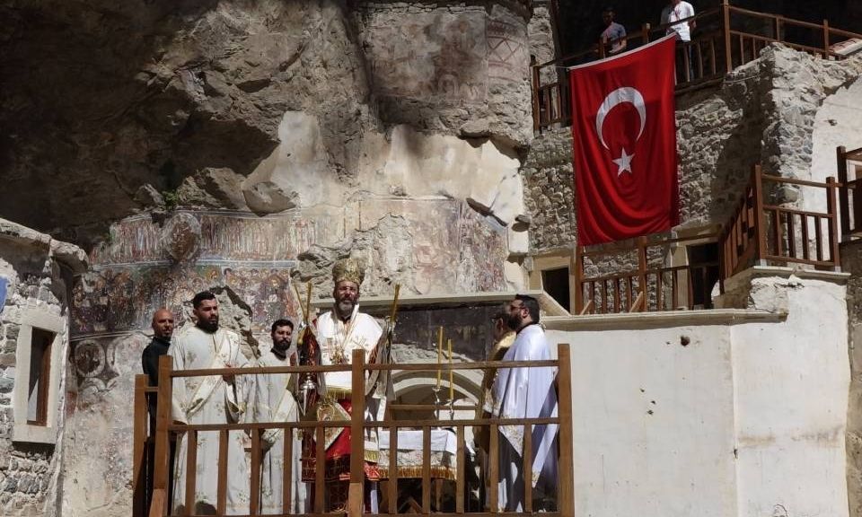 Παναγία Σουμελά: Κεκλεισμένων των θυρών η αυριανή Θεία Λειτουργία – Έντονη τουρκική αντίδραση