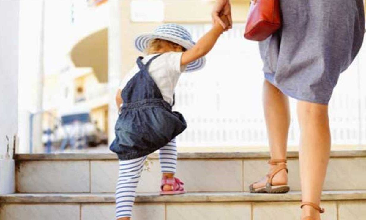 Επίδομα 150 ευρώ ανά παιδί: Έως το τέλος Αυγούστου η συμπληρωματική πληρωμή