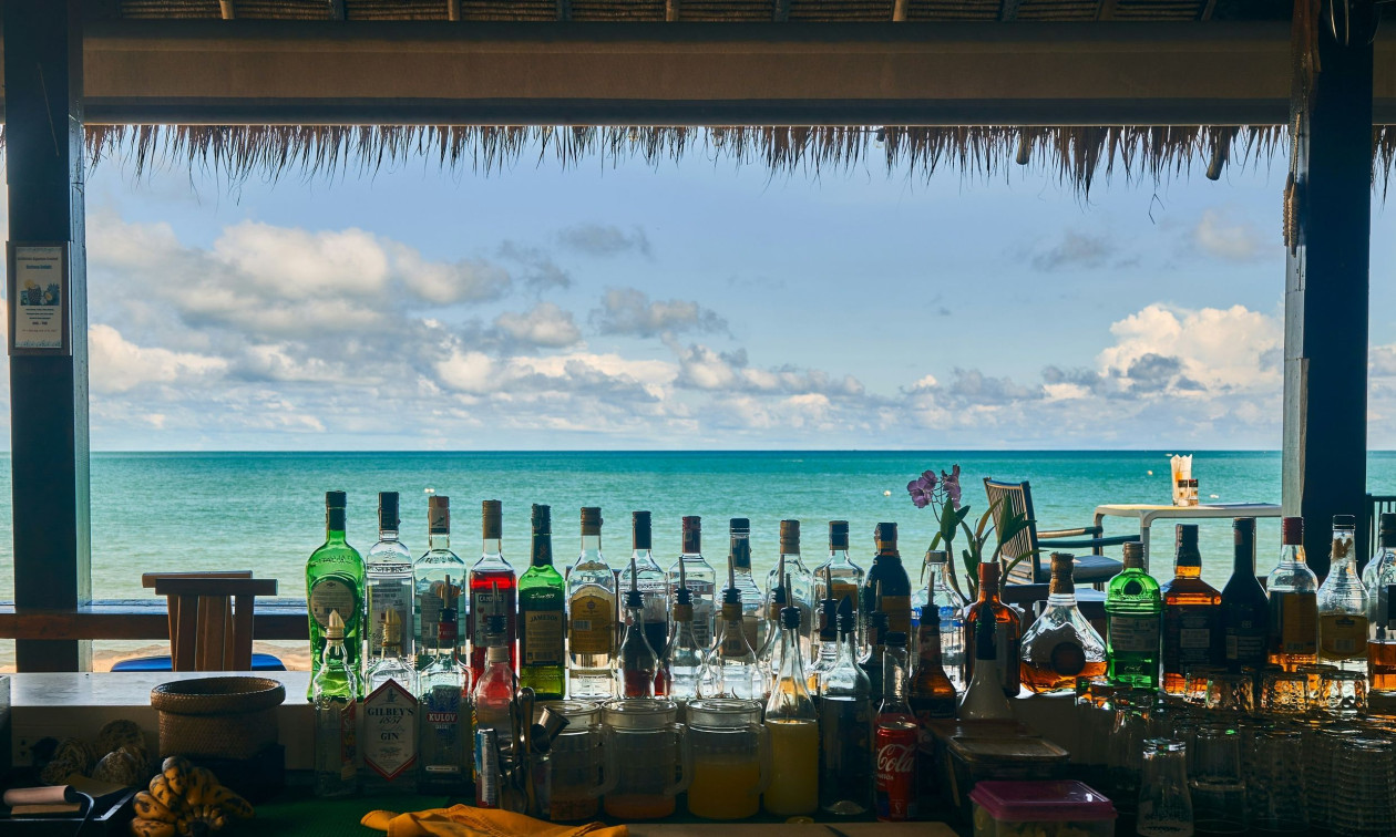 ΑΑΔΕ: 48ωρο λουκέτο και πρόστιμα σε γνωστό beach club της Πάρου – Παραβάσεις σε Μύκονο, Σαντορίνη