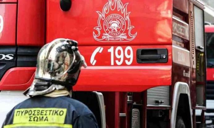 Πειραιάς: Πυρκαγιά σε κτήριο στην οδό Σκυλίτση – Κλείνουν δρόμοι