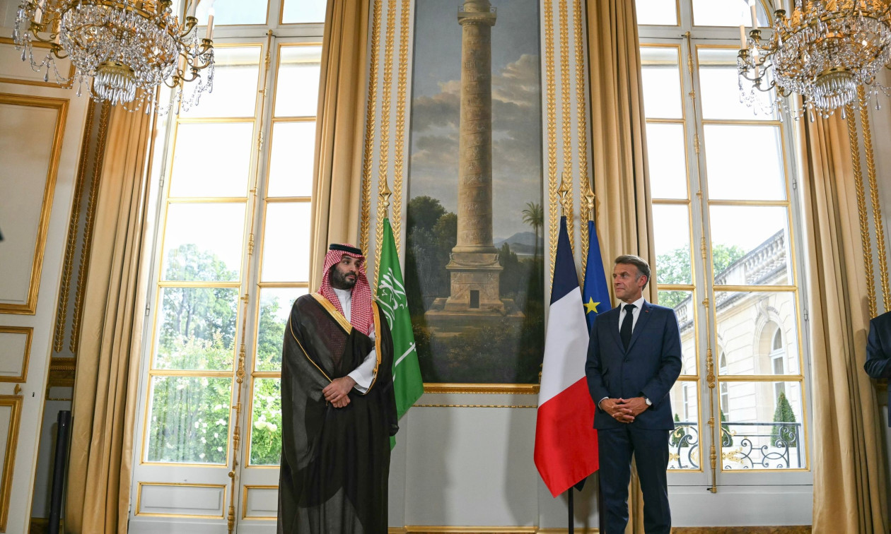 Συνάντηση Μακρόν και «MBS»: 6 δισ. για το νέο «Disneyland» στο Παρίσι