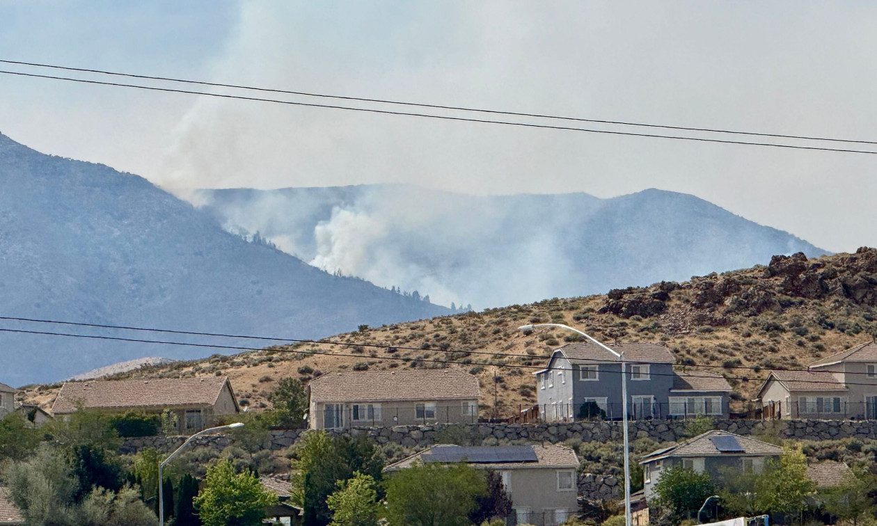 Νεβάδα: Συνεχίζεται οι μάχη με τη «Hawk Fire» – Ακόμη 23.000 κάτοικοι εγκαταλείπουν τα σπίτια τους