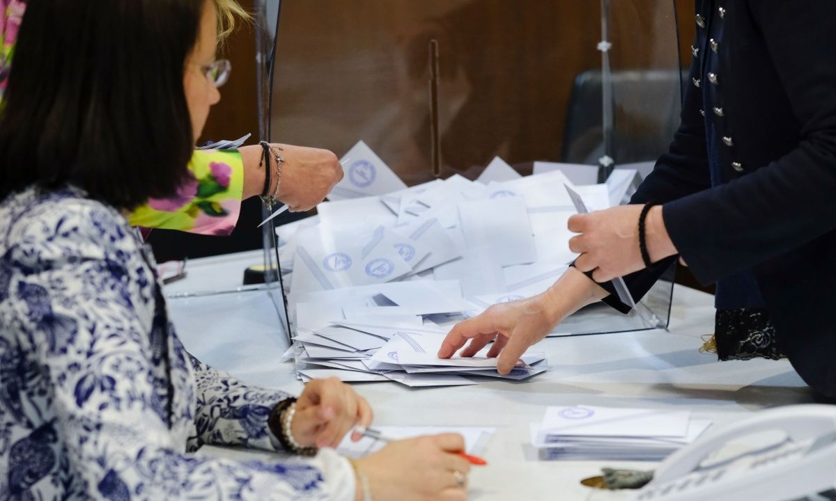 Δημοσκόπηση Interview: Μπροστά η ΝΔ με 12 μονάδες, στο 3,6% η Καρυστιανού