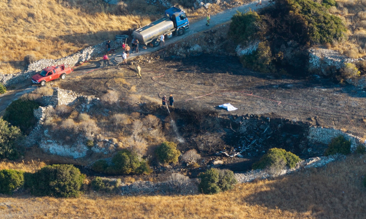 Πτώση ελικοπτέρου στη Σίφνο: Από τη φωτιά έχασαν τη ζωή τους ο πιλότος και το ζευγάρι των Βρετανών