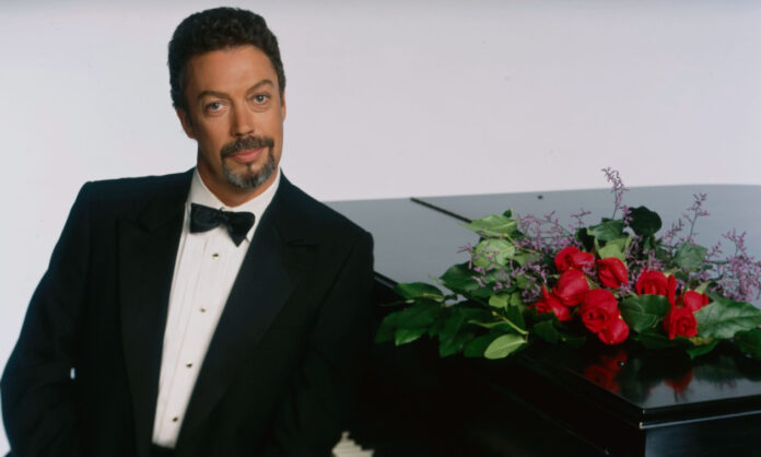 1759090-035ab25f-tim-curry.jpg