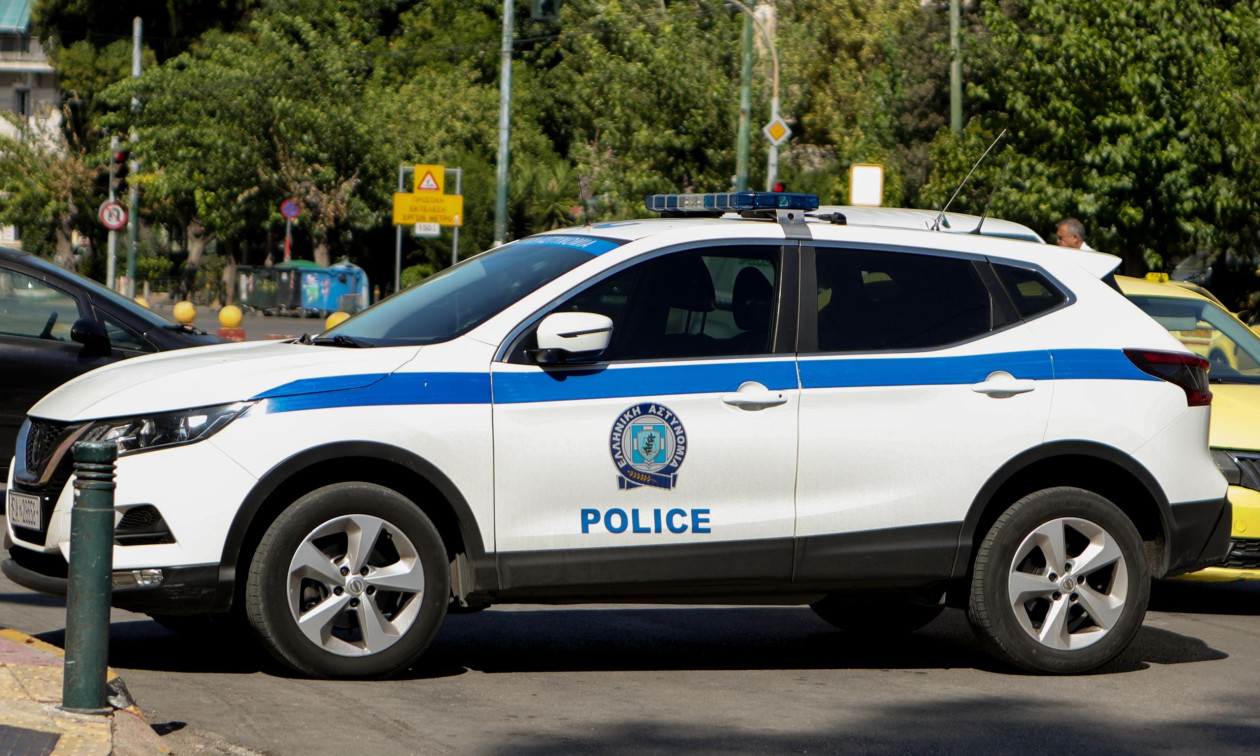 Κρήτη: Συναγερμός για λευκό βανάκι – Καταγγελίες για παρακολούθηση γυναικών και ανήλικης